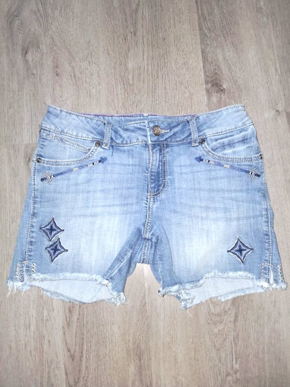 Wrangler Retro Mae Midi Embroidered Short Jean Shorts Size 7/8 Distressed Denim